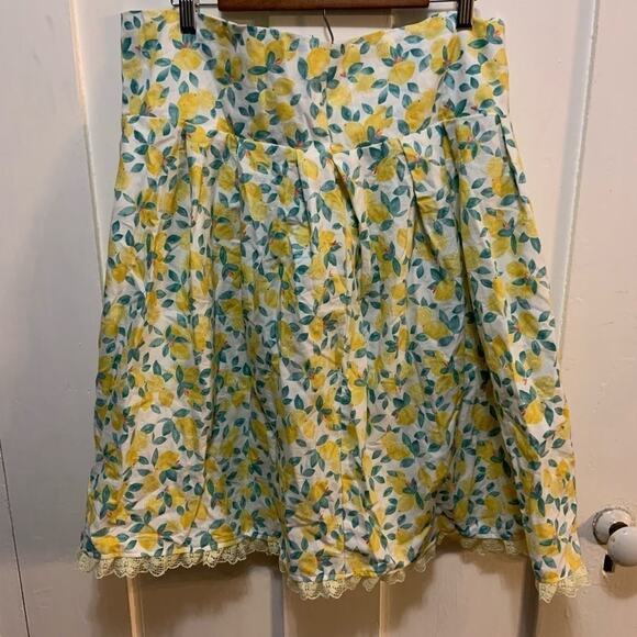Vintage retro hand made lemon skirt w lace at hem! Measures a womens small. - Picture 2 of 4